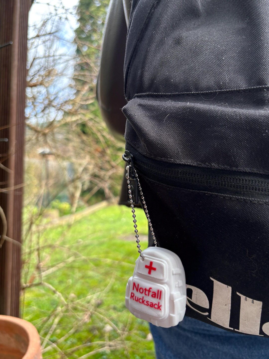 Notfall Anhaenger an Zipper